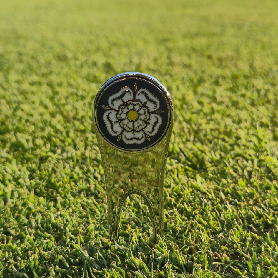 Golf divot repair tool with detachable Yorkshire Rose ball marker