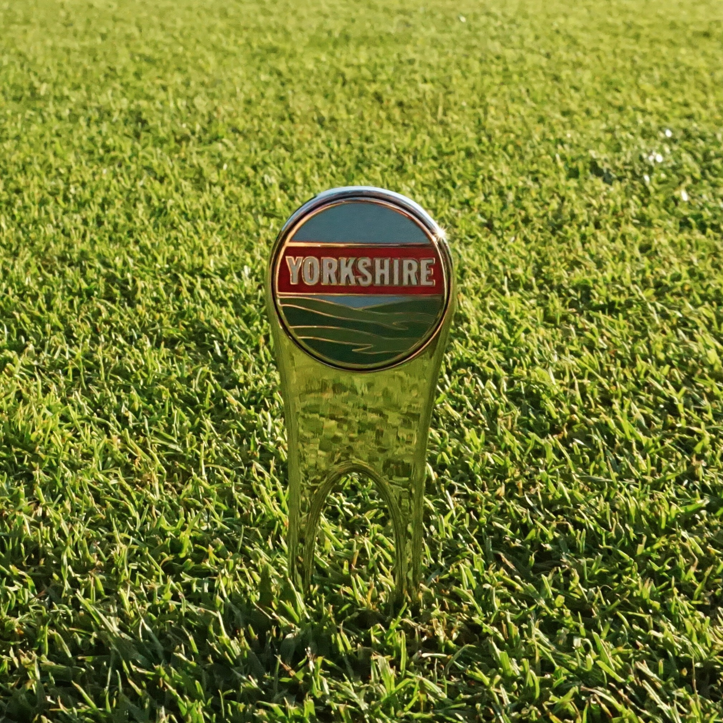 Golf divot repair tool with detachable Yorkshire Dales ball marker